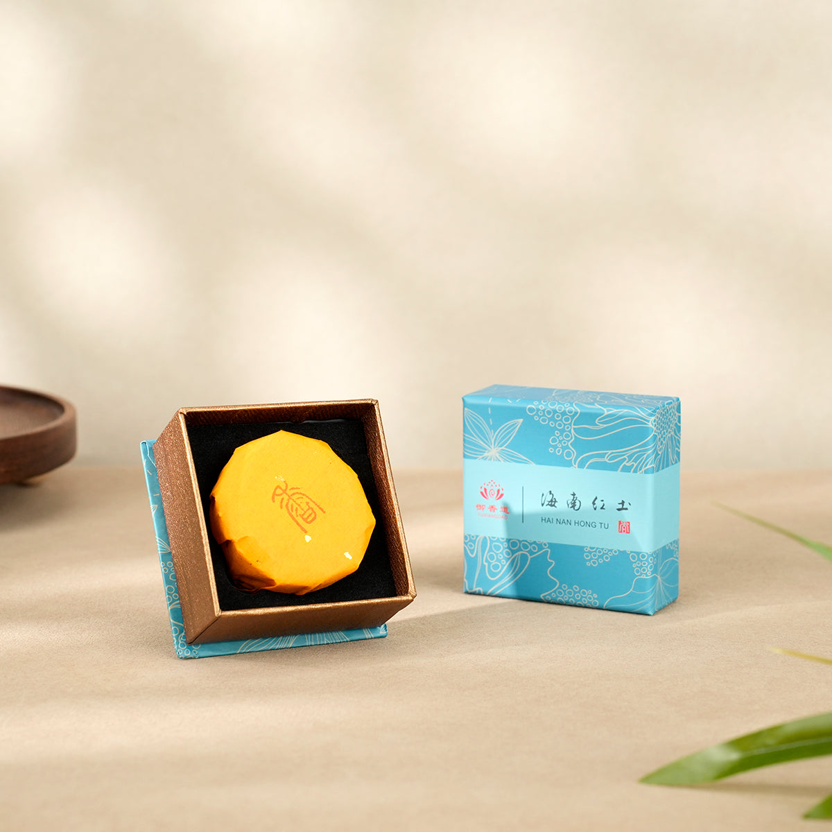 Hainan Red Soil Agarwood - Handcrafted Natural Aroma for Relaxation