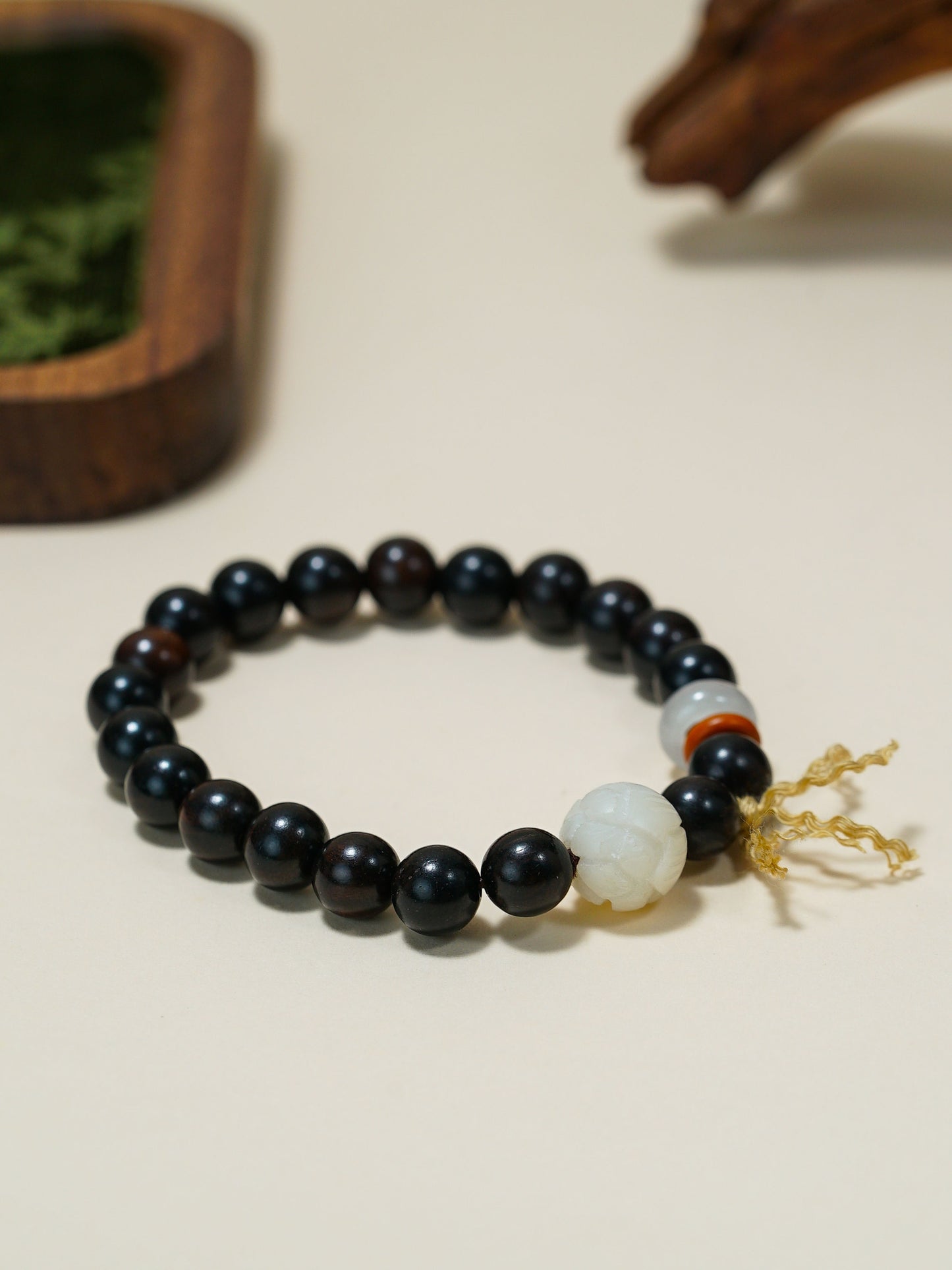 Focused Flow crafted with agate and rosewood Agate Rosewood for bring protection