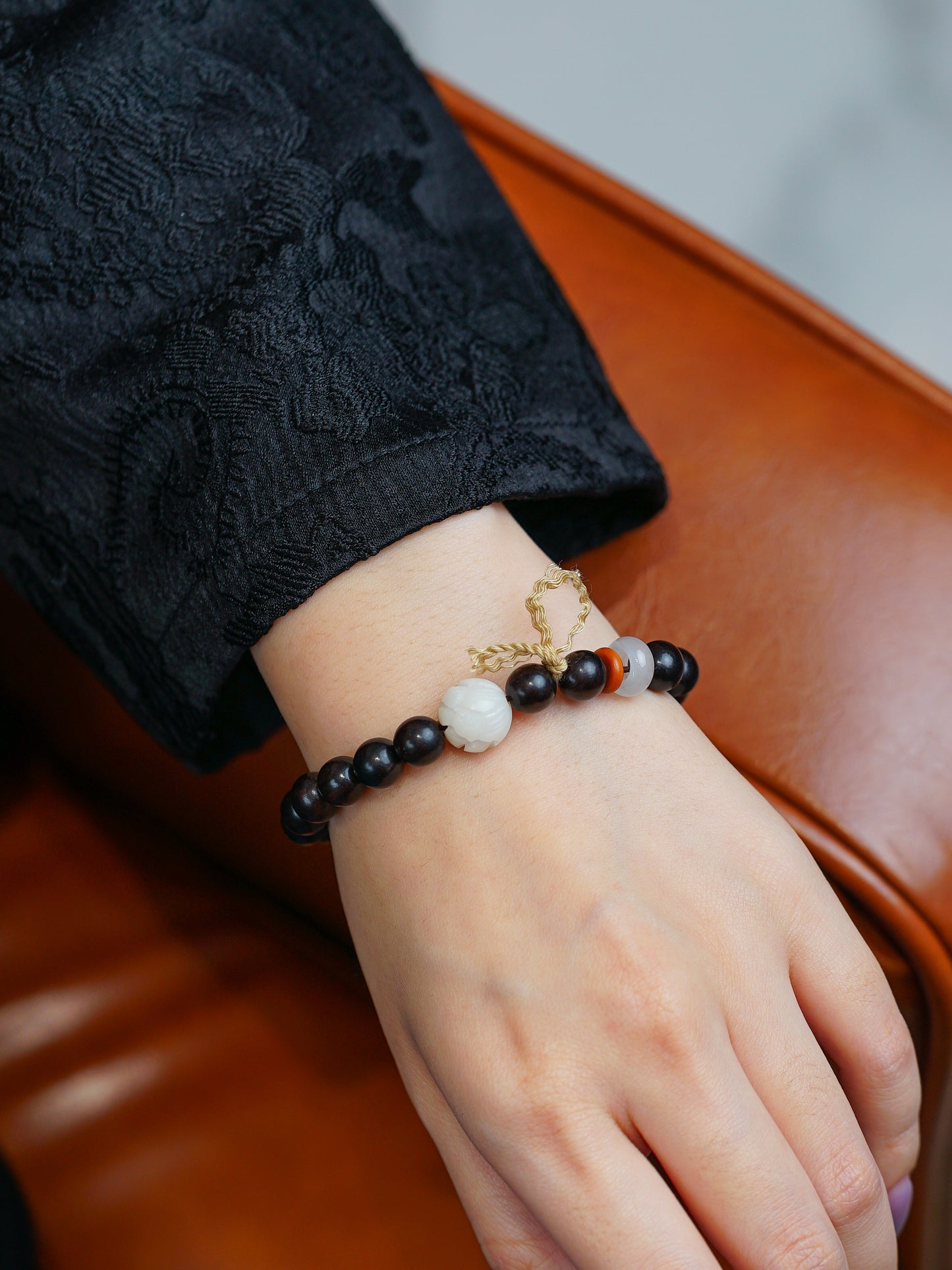 Focused Flow crafted with agate and rosewood Agate Rosewood for bring protection